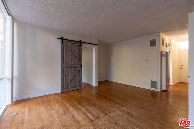 Building Photo - 11133 ROSE Ave