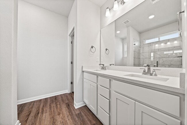 Building Photo - 604 La Parra Bend