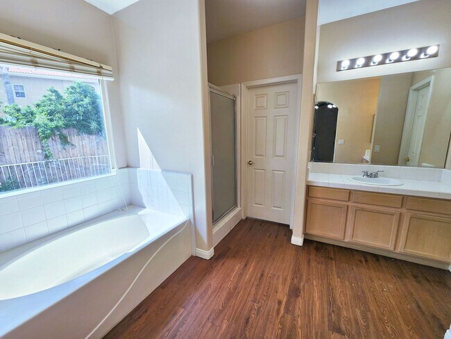 Building Photo - Beautiful home with paid Solar in Seven Oaks!