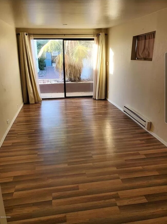 Building Photo - 2316 E 4th St