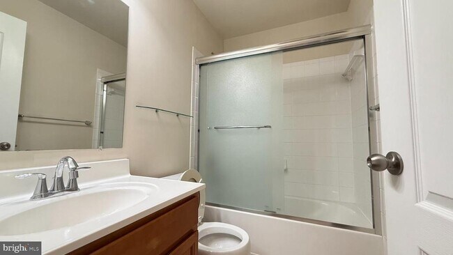 Building Photo - 23227 Roberts Tavern Dr