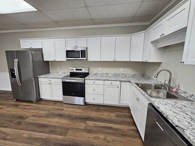 Building Photo - 1198 Holly Springs Rd