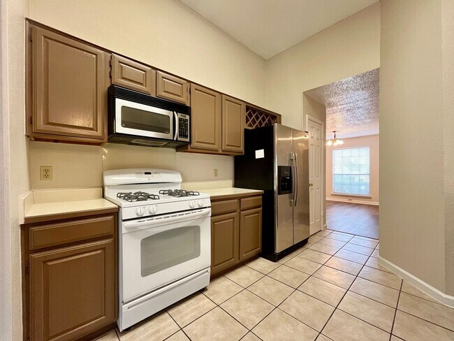 Building Photo - 1627 Firwick Dr