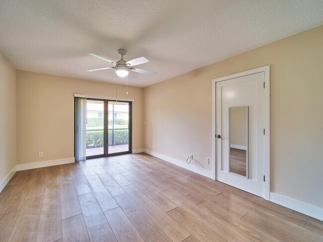 Building Photo - 1101 Pinecrest Cir