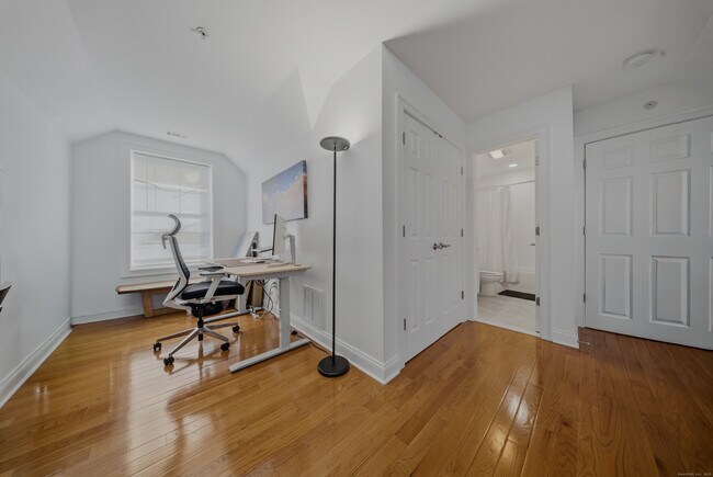 Building Photo - 1707 Summer St