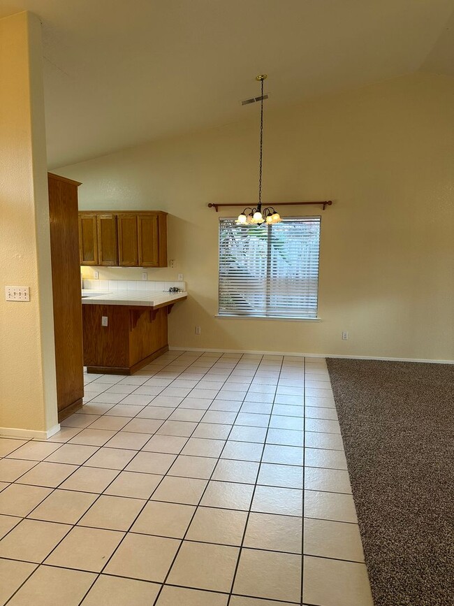 Building Photo - 3/2 Granville in NW Fresno. 3 car garage a...