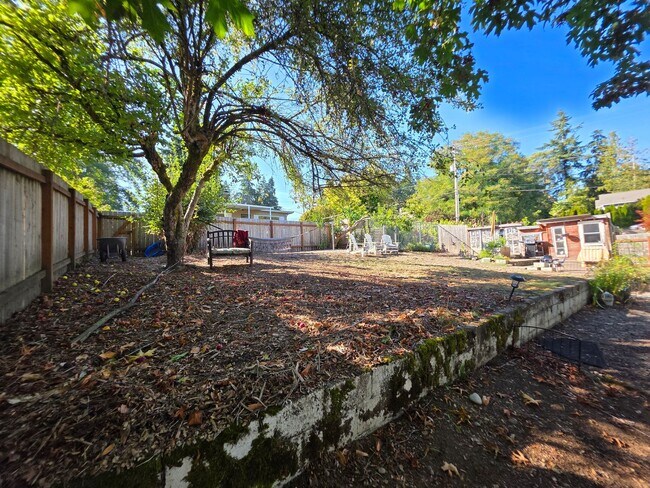 Building Photo - Charming Charleston Classic close to PSNS!