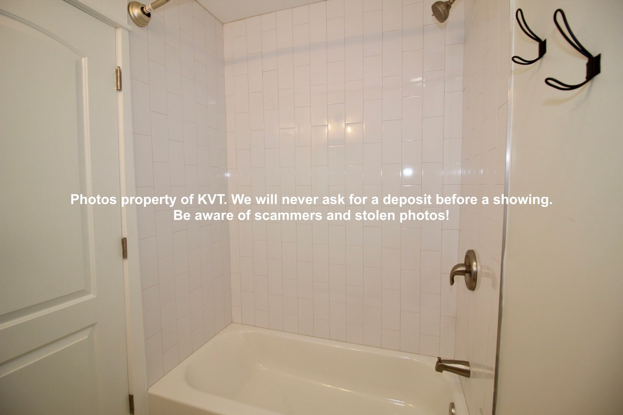 Upstairs Hall Bath - 5316 Whetsel Ave