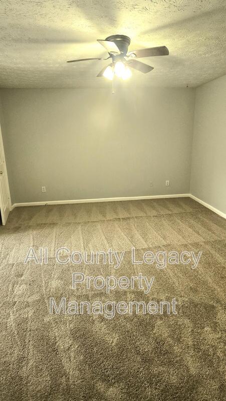 Building Photo - 700 Rosehip Ln