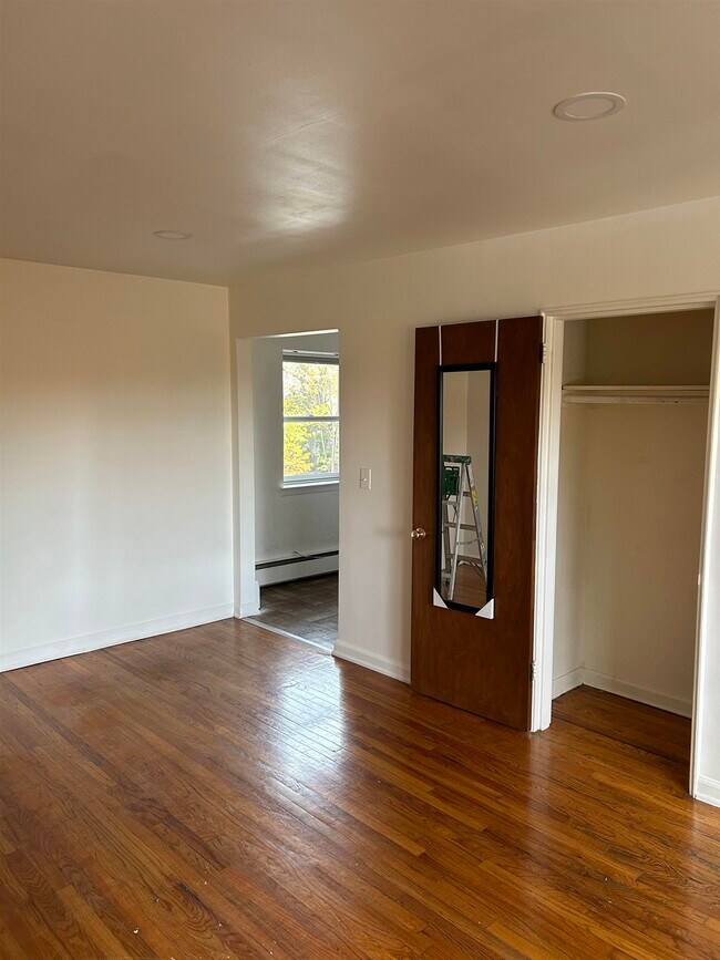 Building Photo - 513-515 Grand Ave