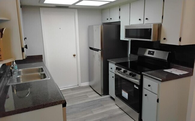 Building Photo - 8328 SW 106th Pl