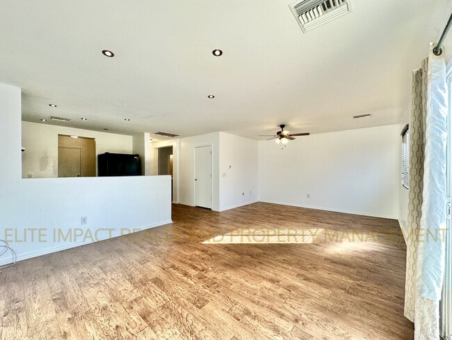 Building Photo - 5210 E Desert Straw Ln