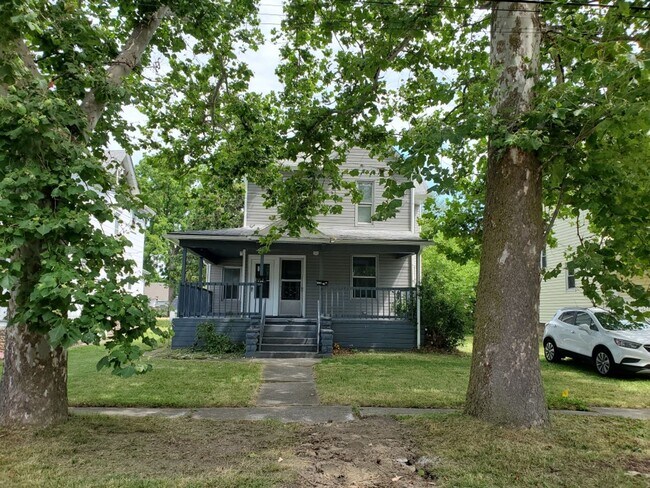 Building Photo - 1230 W 5th St