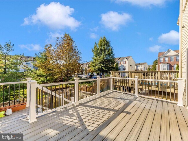 Building Photo - 2103 Paxton Terrace