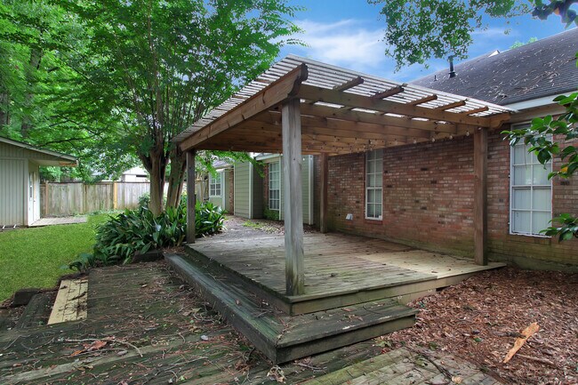 Building Photo - 114 Trace Ridge Dr