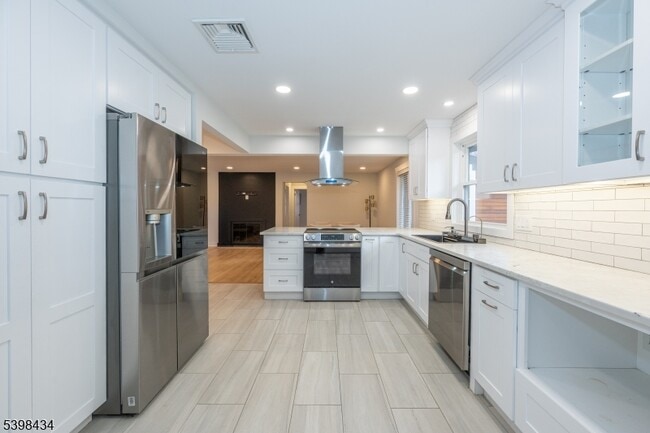 Building Photo - 7 Oak Tree Ln