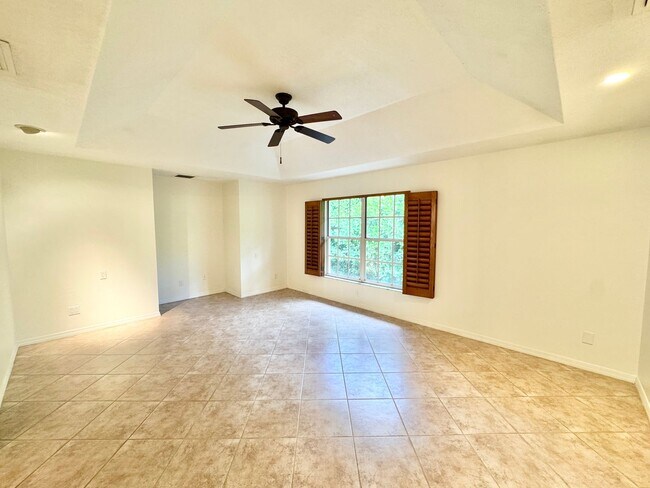 Building Photo - ** BERKSHIRE LAKES ** 3 BED + DEN / 2.5 BA...