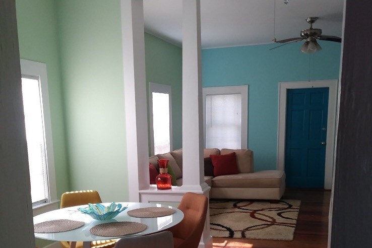 Great room entry - 1113 Grinnell St