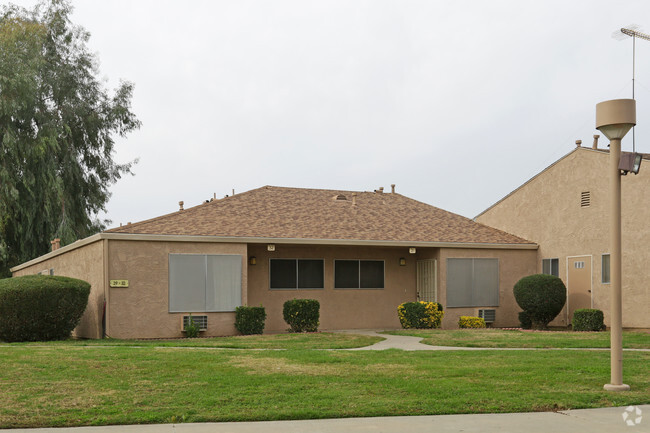 Building Photo - Tulare Garden Apartments