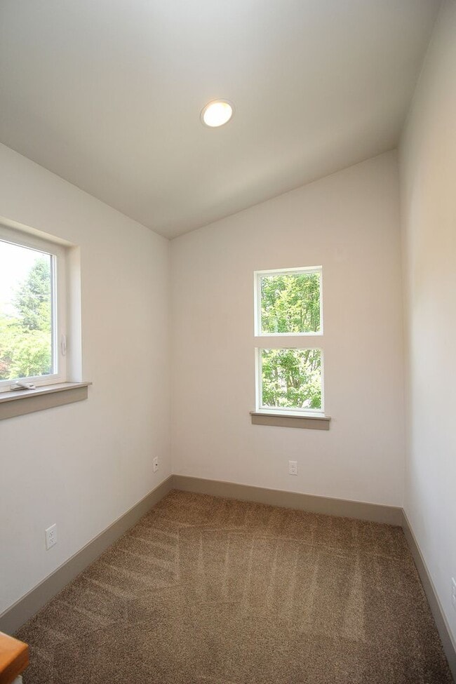 Building Photo - 2273 SE 77th Ave