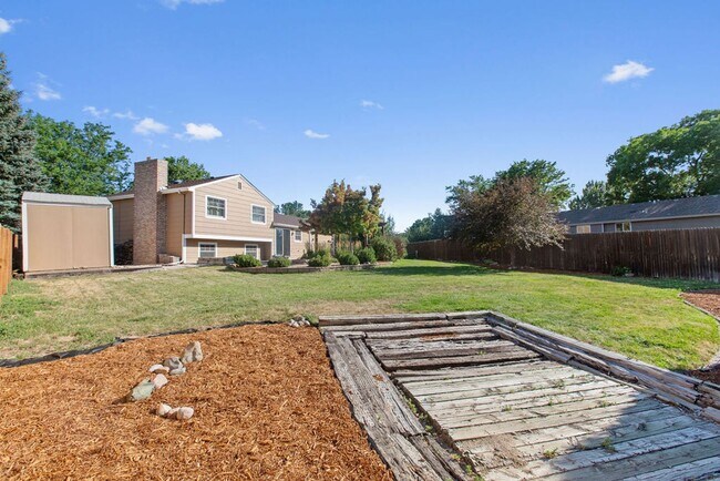 Building Photo - Beautiful 4 bed, 2 bath on Cul-de-sac  w/ large yard available in Central Loveland