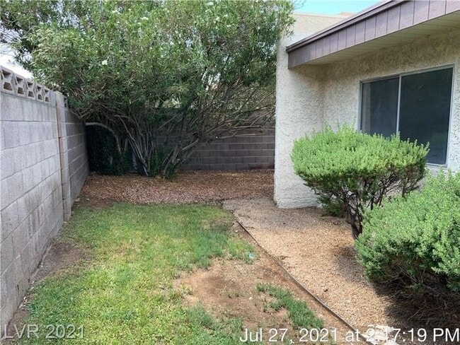 Building Photo - COMING SOON -- Ready no later than Mid-April