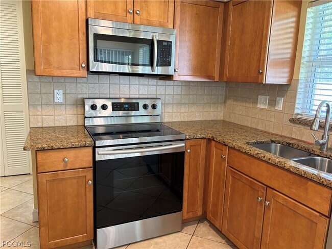 Building Photo - 5652 Eichen Cir