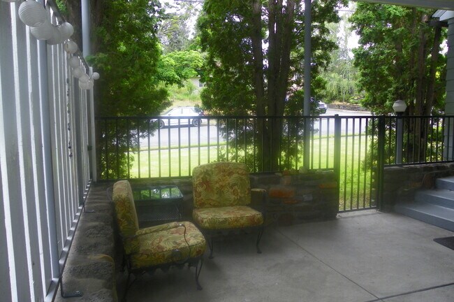 Building Photo - PETS CONSIDERED! Located in Bend's HISTORIC District, Walk to Drake Park! A/C, All Appliances, Ha...
