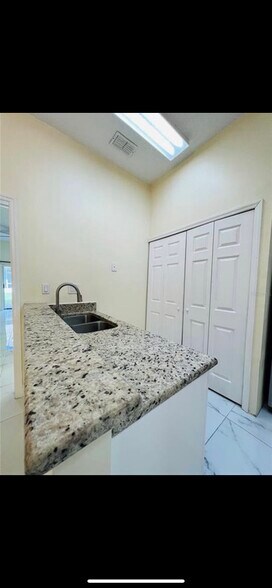 Building Photo - 1005 Universal Rest Pl