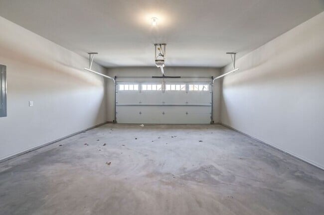 Building Photo - 3/2/2 Brand New Luxury Patio Home