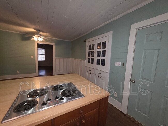 Building Photo - 170 Red Bank Rd