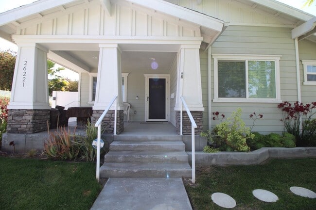 Building Photo - 26221 Oak St
