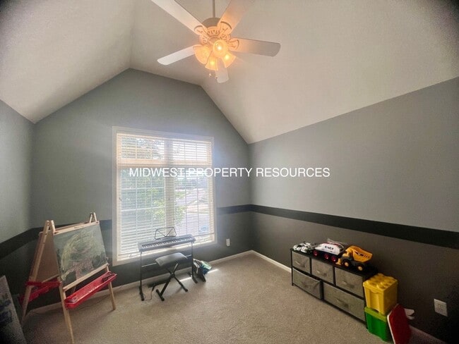 Building Photo - Exquisite 4-Bedroom Home with Spacious Fam...