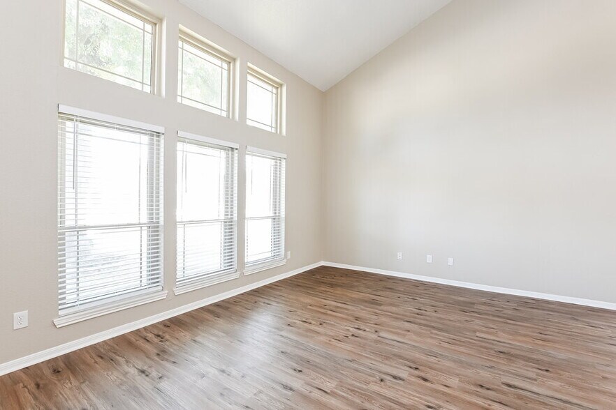 Building Photo - 2511 Owens Cross Dr