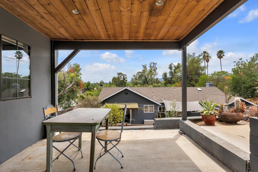 Building Photo - 19419 Oxnard St