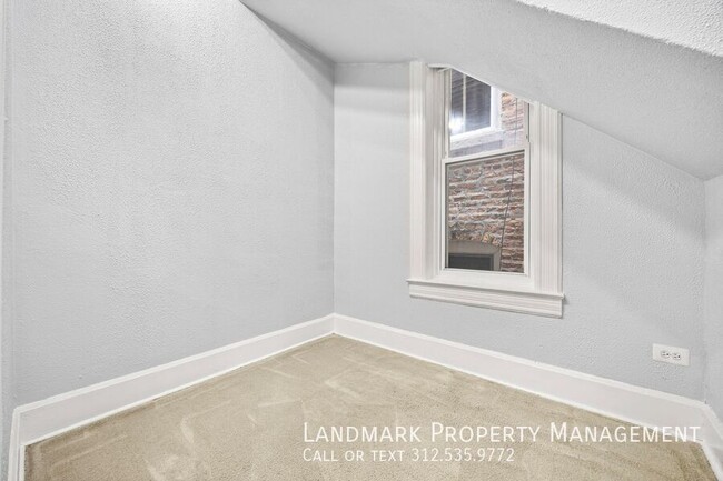 Building Photo - 1124 N Wolcott Ave