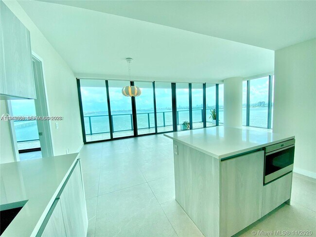 Building Photo - 3131 NE 7th Ave