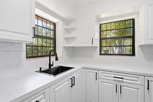 Building Photo - 1200 SW 18th Ave