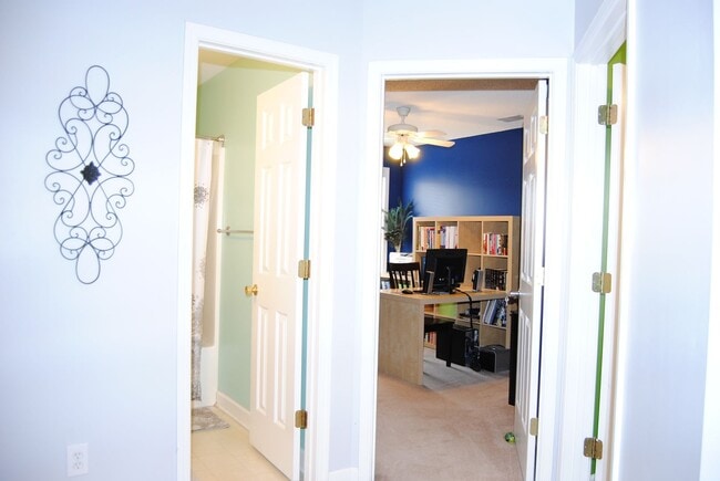 Building Photo - Wonderful Home in the Willow Lakes Community!