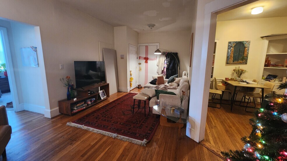 Building Photo - 19 Thatcher St