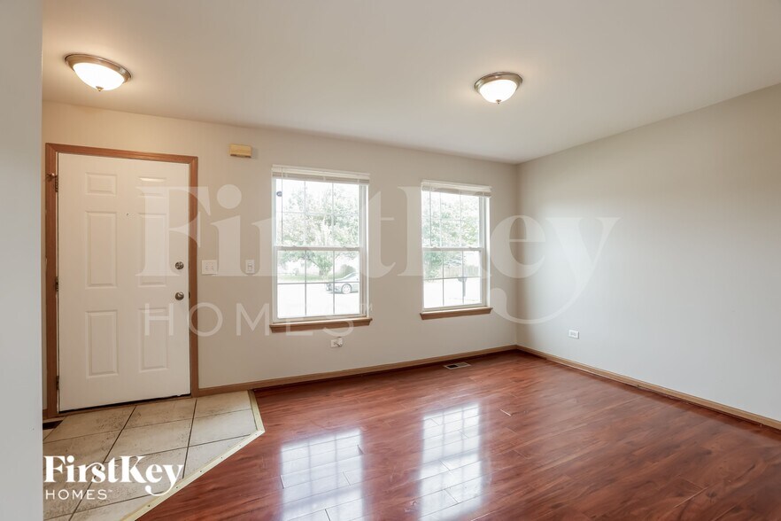 Building Photo - 7010 Paradise Cir