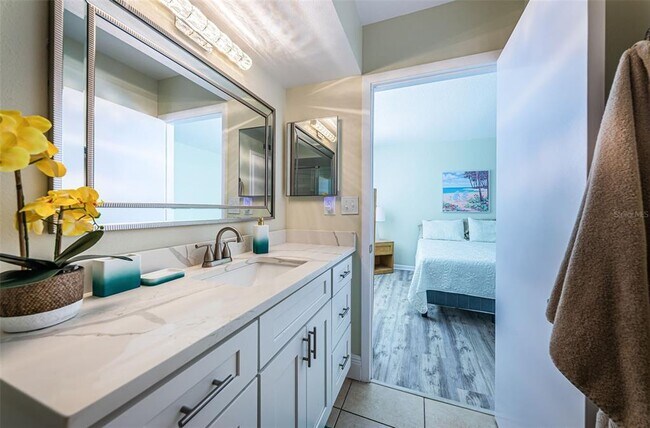 Building Photo - 6081 Bahia Del Mar Cir N