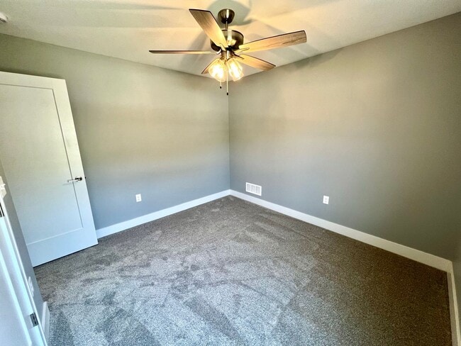 Building Photo - Modern 3 Bedroom Duplex in Irvine Acres!