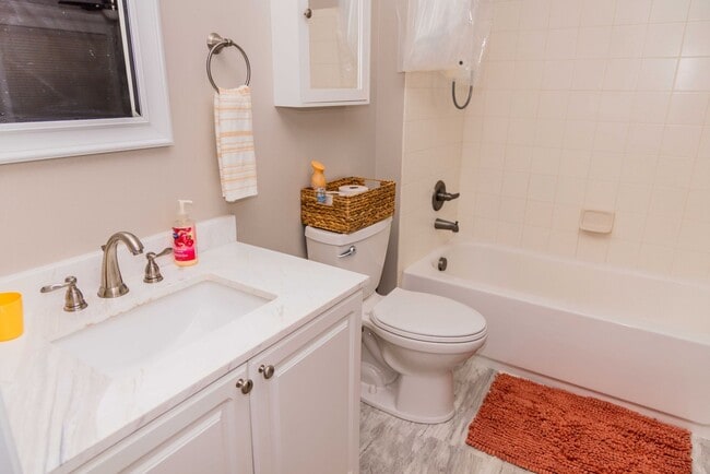 Building Photo - 2 Bedroom/ 2 bath - entry level END UNIT with side balcony- Fully Furnished and only a $500 depos...