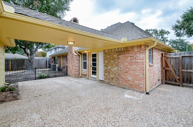 Building Photo - 1606 Crystal Hills Dr