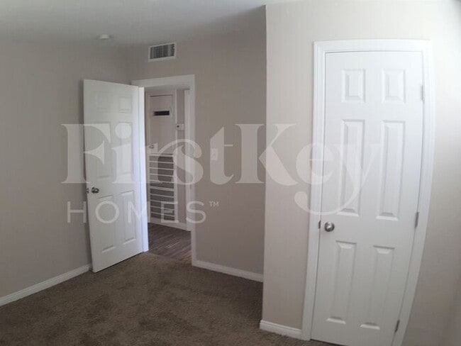 Building Photo - 2317 Hassett Ave