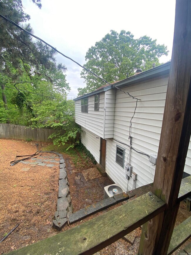 Building Photo - 318 Alamo Dr