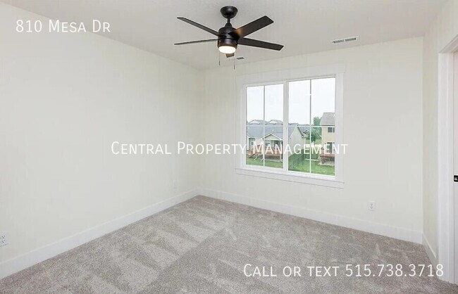 Building Photo - 810 SE Mesa Dr