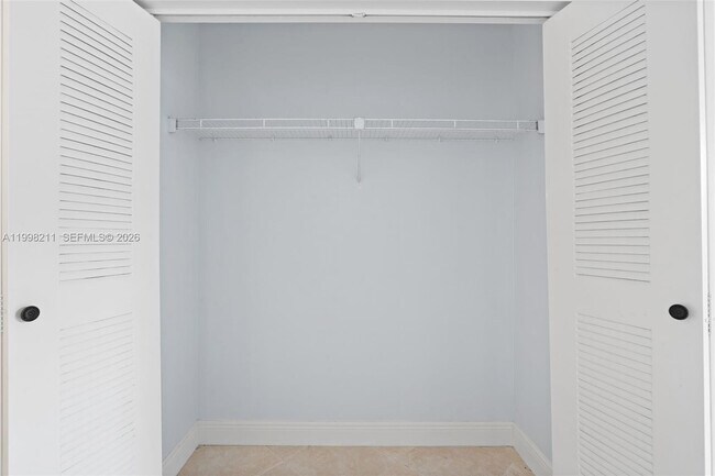 Building Photo - 2771 Riverside Dr