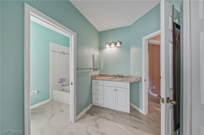 Building Photo - 128 Heritage Way